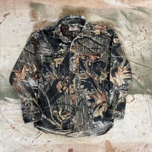 Vintage Mossy Oak camo button up Measure 21x27 (Med)